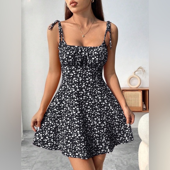 WILA Dresses & Skirts - Tied sleeve fitted bust floral print mini dress black